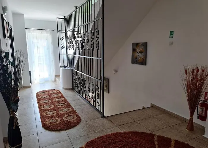 House 2 招待所 艾福雷诺德